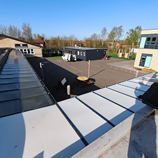 Window-Clean-on-Oaklands-School 2